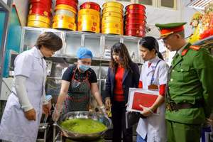 Siết chặt kiểm soát an toàn thực phẩm trước Tết Nguyên đán